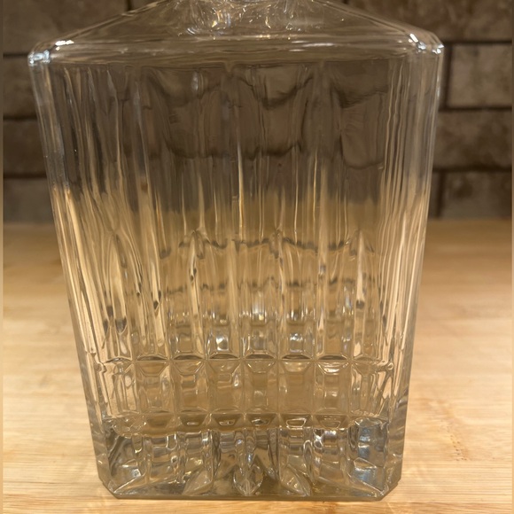 Vintage Crystal Glass Whiskey Decanter with Glass Stopper 1L Capacity - Picture 6 of 11
